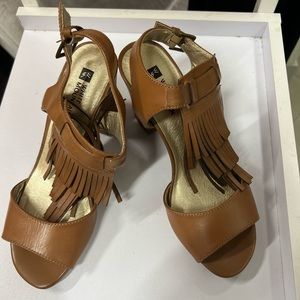 White Mountain leather strap heel